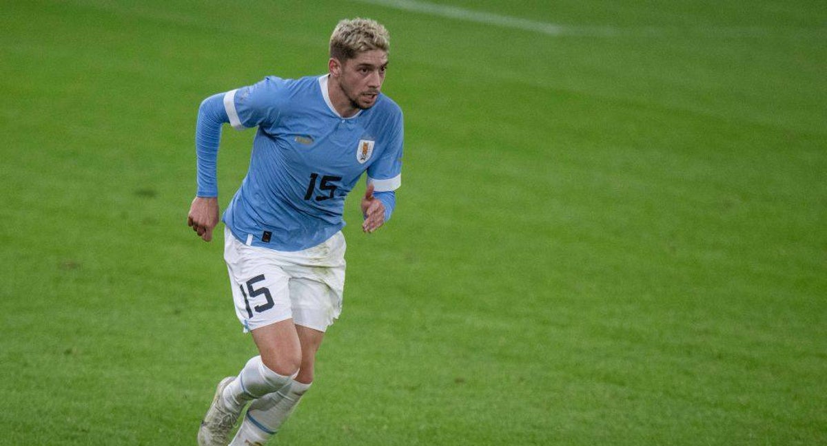 Valverde durante un partido con Uruguay |