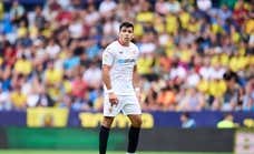 Acuña se encara con un aficionado del Sevilla tras ser insultado