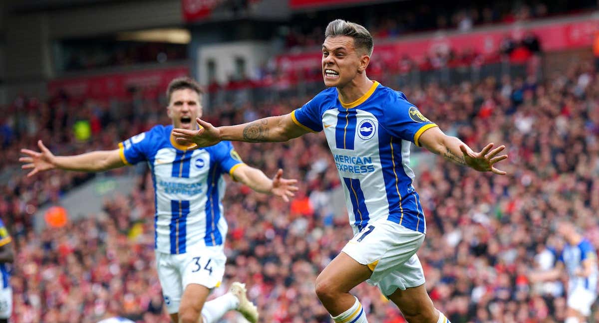 Leandro Trossard celebra un gol en Anfield./Getty Images