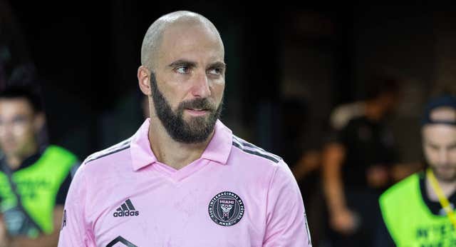 Higuaín anuncia su retirada
