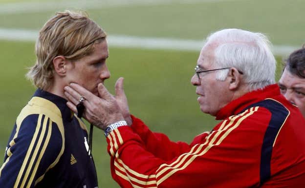 Torres y Aragonés, en un entrenamiento de la Selección el 3 de junio de 2008 en Santander.  GETTY