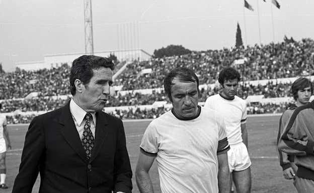Luis del Sol junto a Helenio Herrera, su entrenador en la Roma. ARCHIVO AS ROMA / DUFOTO