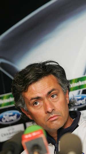 José Mourinho, en la conferencia de prensa previa al Chelsea-Betis de 2005. GETTY