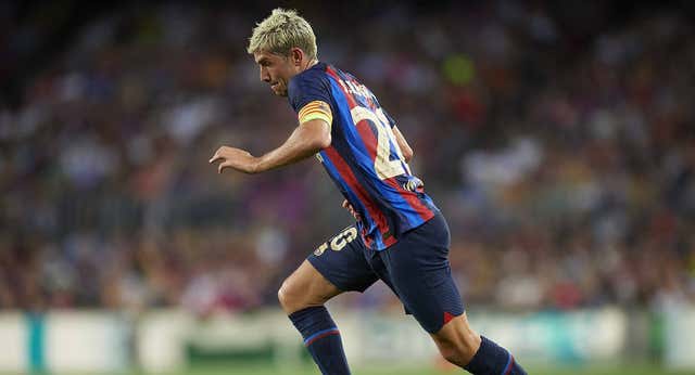 Sergi Roberto y Marcos Alonso, los laterales de Xavi ante el Inter