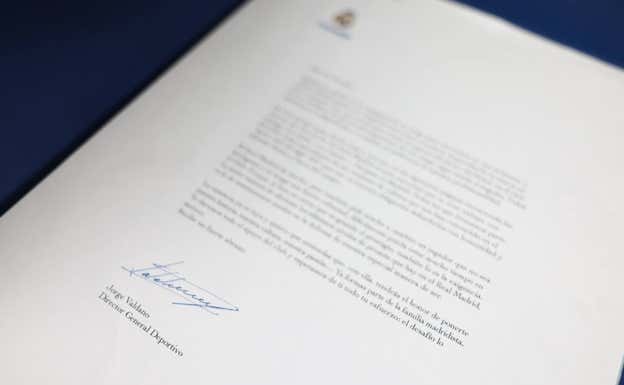 Detalle de la carta de Valdano a Ronaldo.  RELEVO