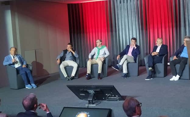 De izquierda a derecha: Petón, Pedraza, Ruiz, Abel, Tomás y Manolo.   
