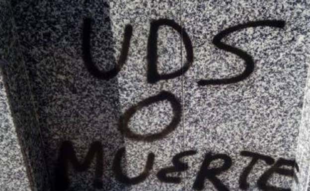Pintadas de los ultras del Salamanca en la fachada de la sede de Unionistas en 2019. TWITTER