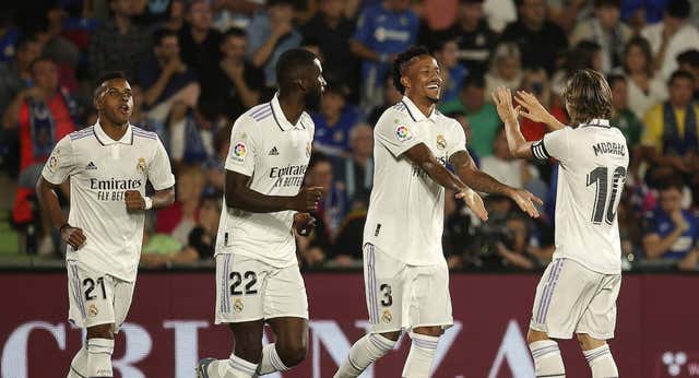 Militao tiene cabeza