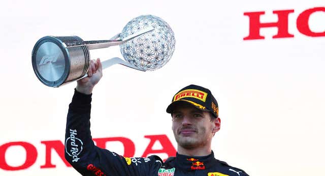 Algo falla cuando eres campeón del mundo y tardas 10 minutos en saberlo
