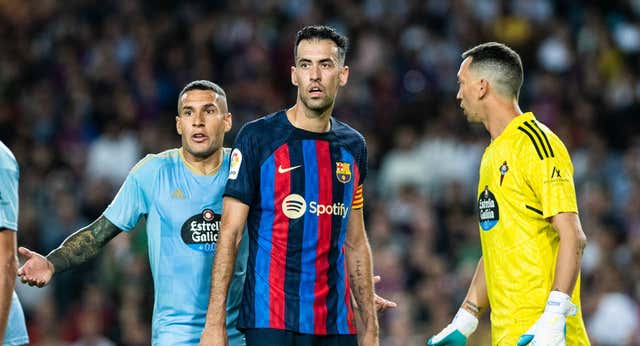 Toque de Busquets a sus compañeros: «¿A qué jugamos?»