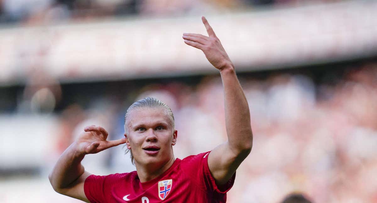 Haaland celebra un gol con Noruega.