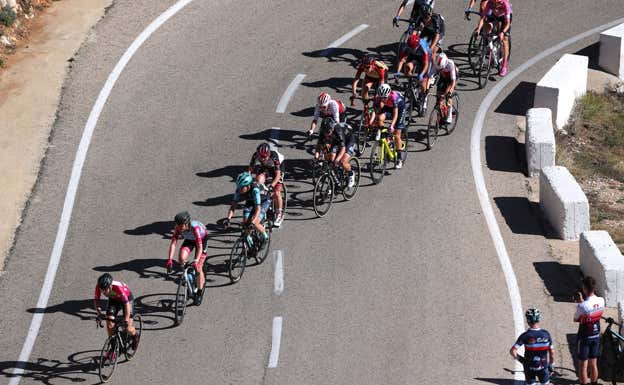 El pelotón femenino español, en un momento decisivo.  GETTY IMAGES