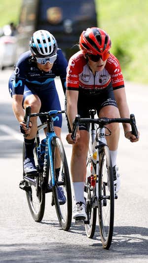 Isa Martín, del Continental UCI Río Miera - Cantabria Deporte, rueda en una escapada junto a Sheyla Gutiérrez, de Movistar Team, que compitió como juvenil en las filas del conjunto del CC Meruelo.  GETTY IMAGES