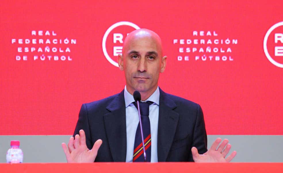 La justicia investiga el uso de tarjetas de la RFEF para el pago de la estancia en un chalé de lujo de Rubiales y su ejecutiva