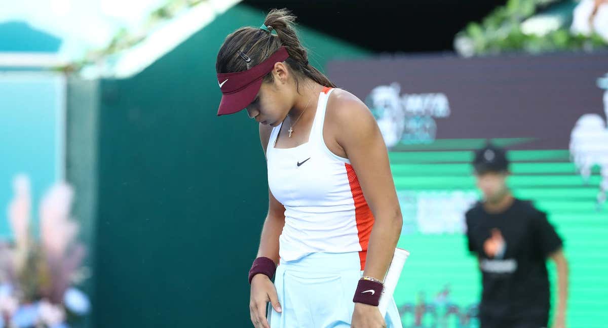 Raducanu se lamenta durante un partido en el torneo de Seúl /Chung Sung-Jun/Getty Images