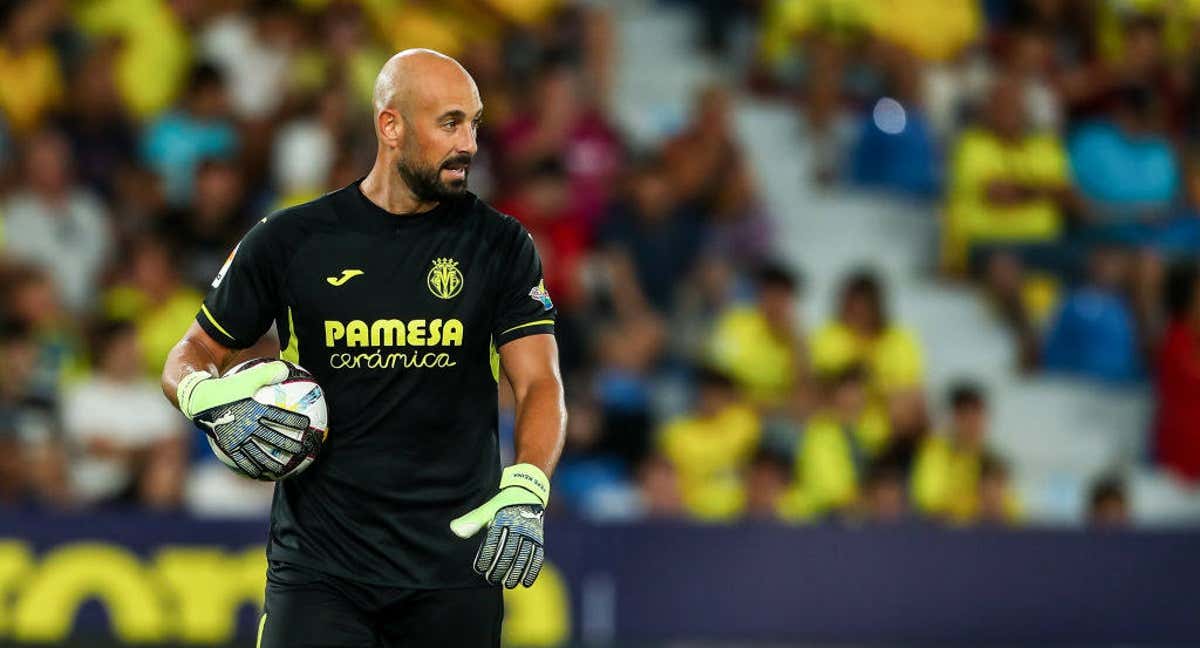 Pepe Reina en un partido con el Villarreal.
