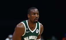 Serge Ibaka, músculo veterano al servicio de Antetokounmpo