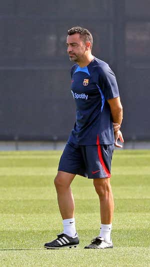 Xavi, pensativo durante un entrenamiento.  GETTY