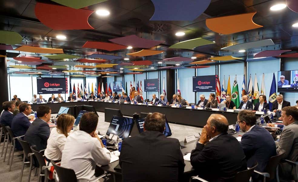 El fútbol se rebela: los clubes se sientan con el ministro hoy