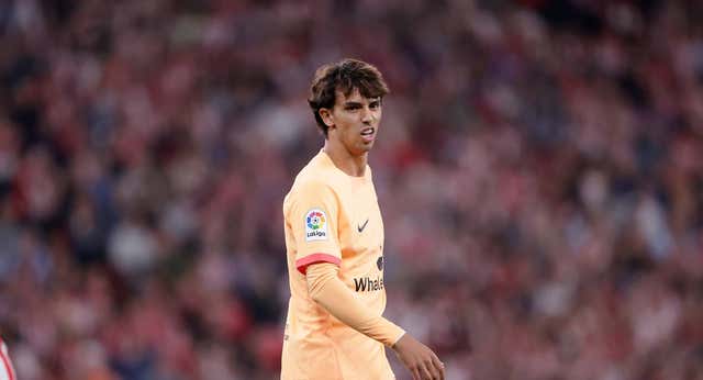 Al fútbol se juega con la cabeza