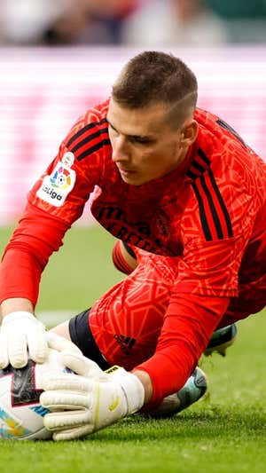 Lunin, durante el Clásico.  GETTY