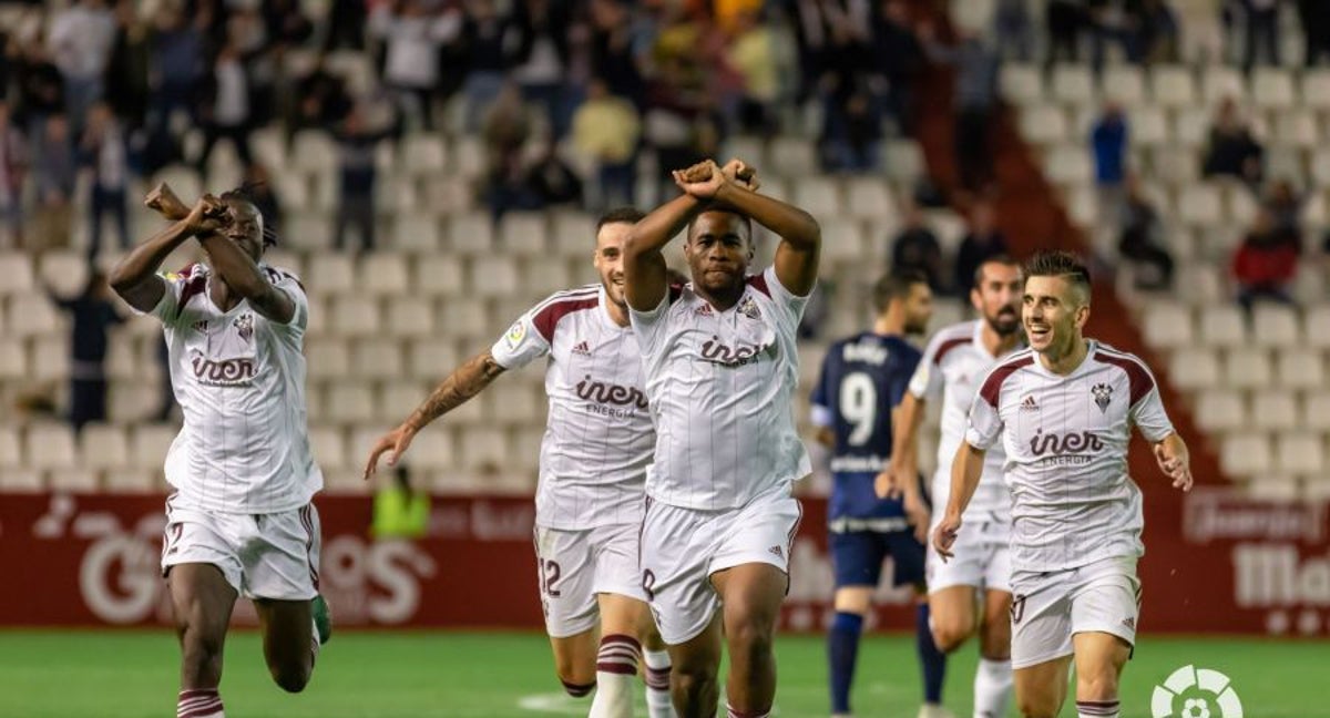 Andy Kawaya celebra su primer gol en Segunda