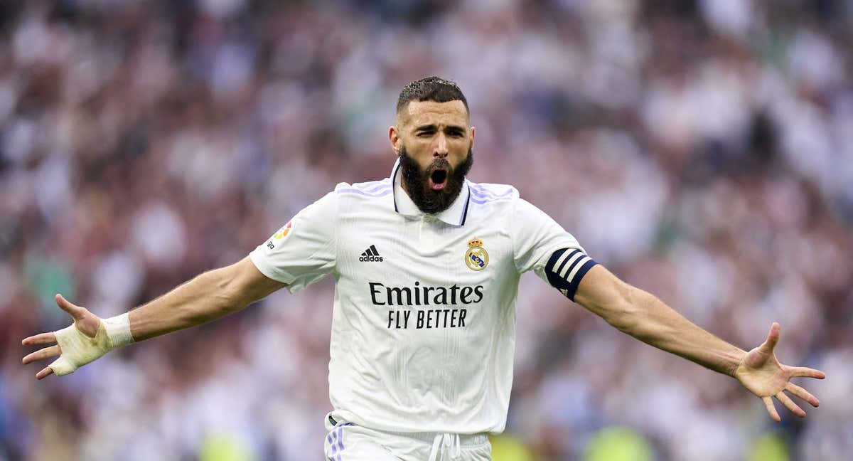 Benzema celebra su gol al Barcelona.