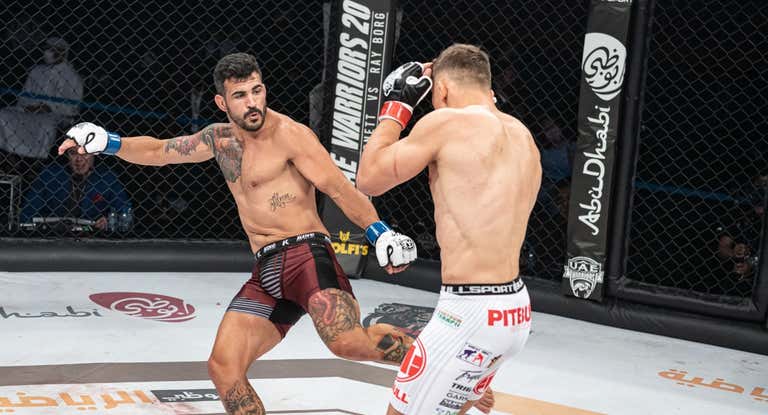 Acoidan Duque durante su debut en UAE Warriors.