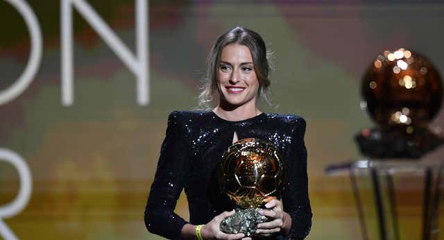 Las tres diferencias entre el Balón de Oro femenino y masculino