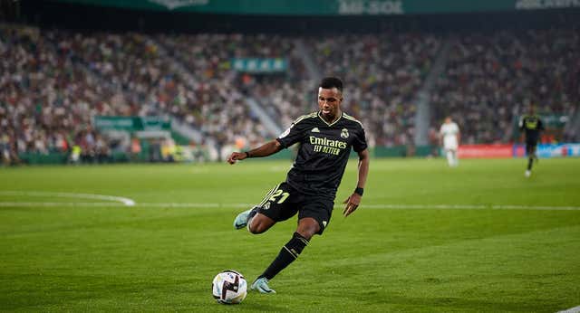 Un gran Rodrygo aprieta a Ancelotti y Xavi castiga a la mitad del equipo que perdió el Clásico