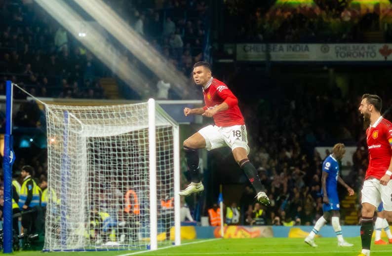 Casemiro lidera al United y Kepa sostiene al Chelsea