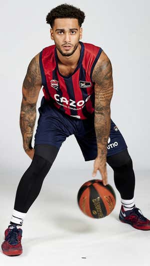 Markus Howard en la sesión de fotos oficial de la Liga Endesa.  ACB MEDIA