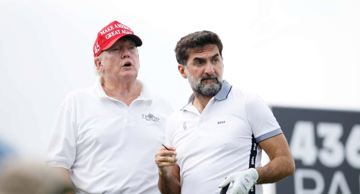 Yasir Othman Al-Rumayyan jugando al golf con Donald Trump.