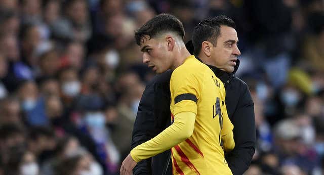 Pedri, el ojito derecho de Xavi en el césped