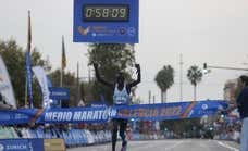 El keniano Kibiwott Kandie se exhibe en el Medio Maratón Valencia Trinidad Alfonso Zurich