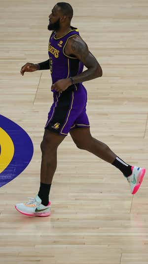LeBron, durante un partido esta temporada.  GETTY IMAGES