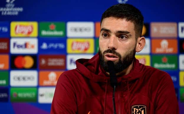 Carrasco, en la conferencia de Prensa previa al partido del Bayer.  GETTY