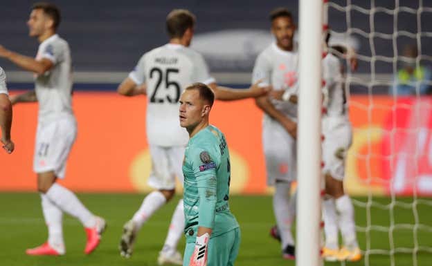 Ter Stegen, hundido tras el 2-8 del Bayern en Lisboa.  GETTY