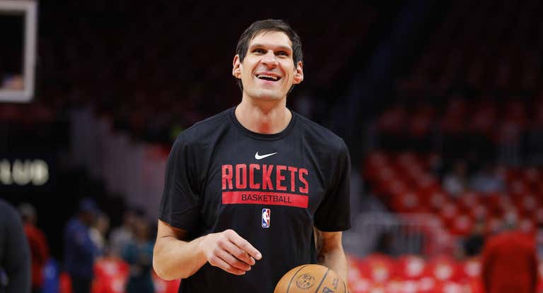 Boban Marjanovic repite como jugador más alto de la NBA.