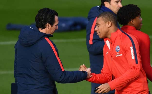 Mbappé con Emery en la etapa del técnico vasco en el PSG en 2017. GETTY: AFP PHOTO / FRANCK FIFE