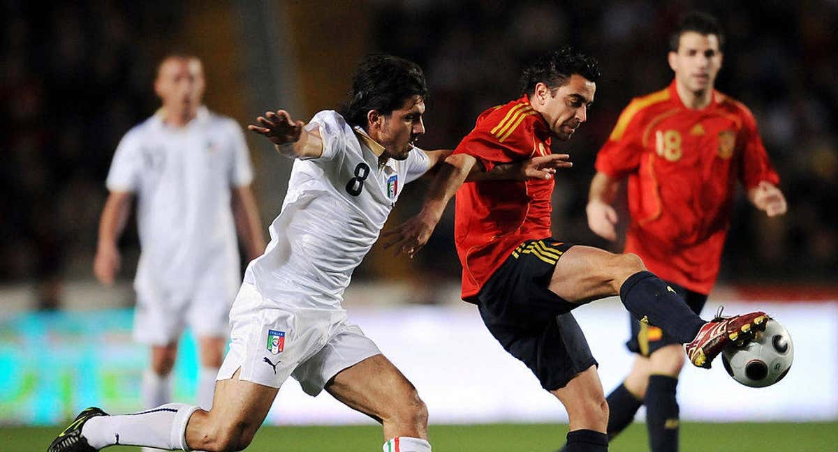 Xavi y Gattuso en un partido.