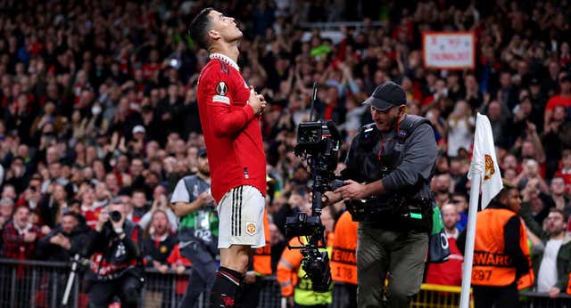 El Betis asegura el liderato, la Real sueña y Cristiano se redime