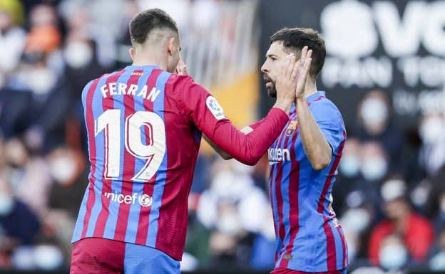 Ferran y Alba, la temporada pasada en Mestalla. GETTY