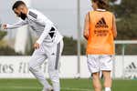 Expediente Benzema: convocado ante el Sevilla pese a estar lesionado… y ahora nuevo frenazo