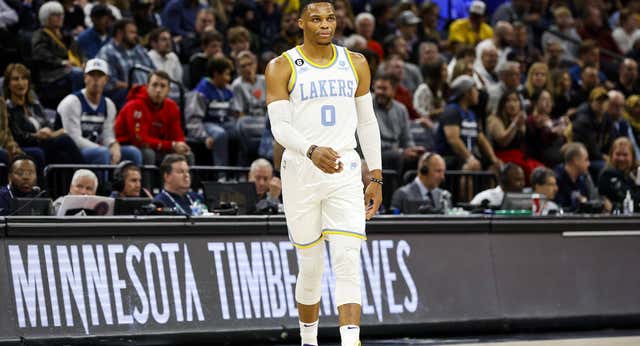 Ni con Westbrook desde el banquillo pueden ganar estos Lakers