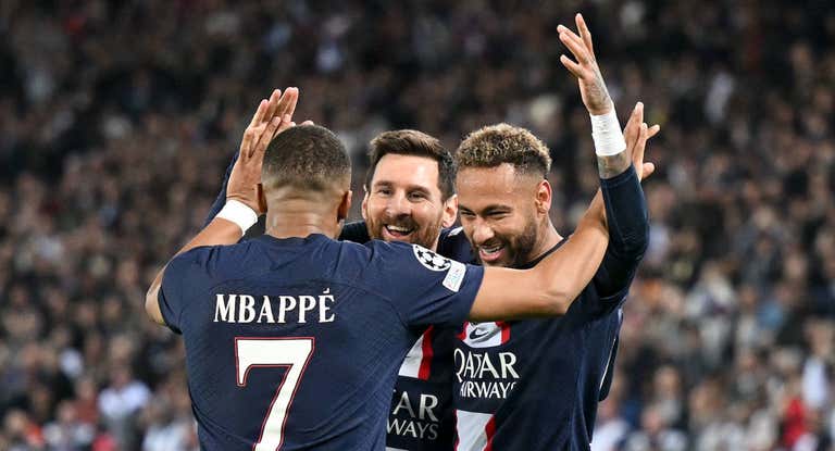 El tridente del PSG marca un gol durante esta temporada |