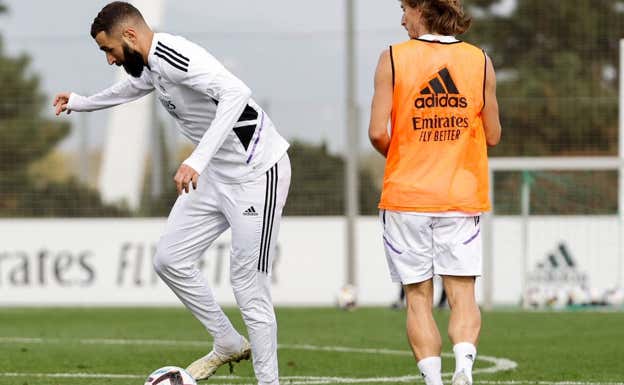 Benzema, durante el entrenamiento de este viernes.  GETTY