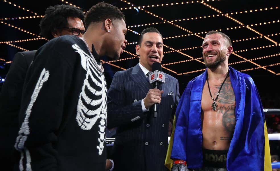 Lomachenko cumple ante Ortiz para citarse con Haney en 2023