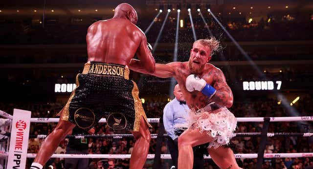 Jake Paul sigue con su «surrealista» carrera: gana a Silva para retar a Nate Díaz y Canelo