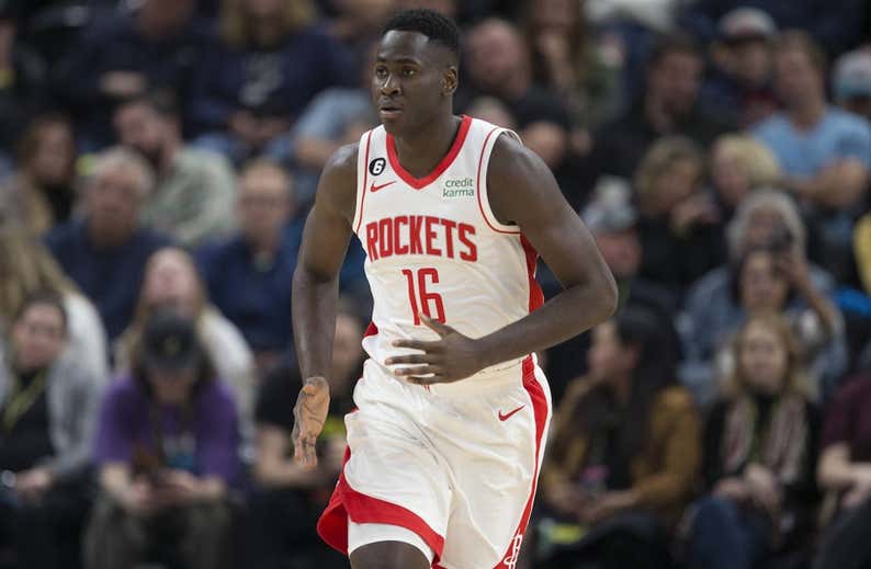 Usman Garuba convence a los Rockets y seguirá hasta 2024 por 2,5 millones